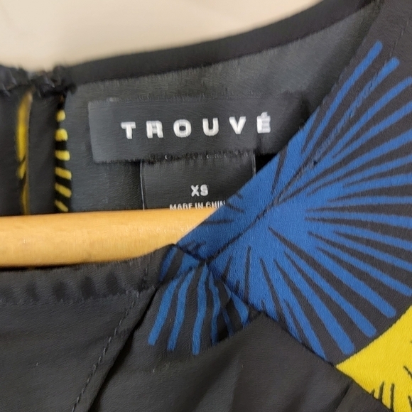 Trouve | Black Blue Yellow Starburst Cold Shoulder Ruffle Detail Blouse Size XS - Picture 6 of 8